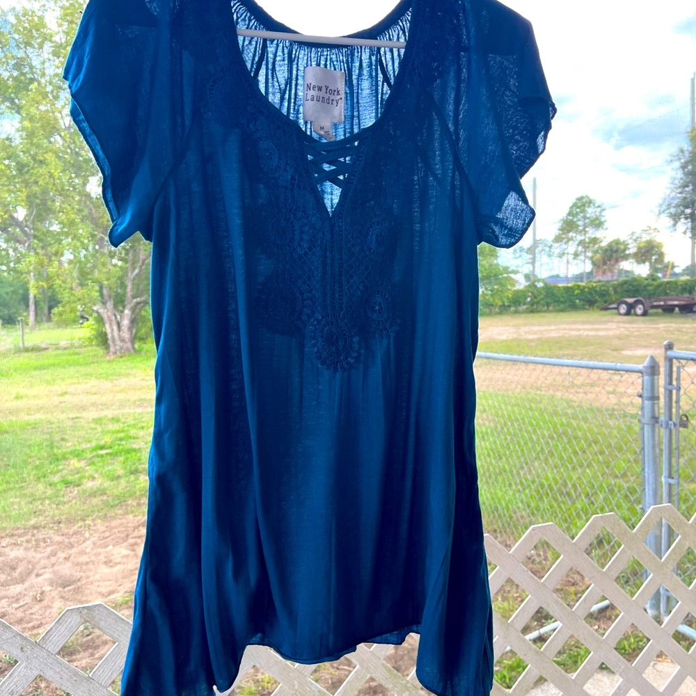 New York Laundry. Size Medium Teal with lace appliqué.